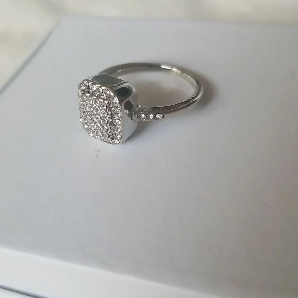 Octogan shaped silver tone sparkly ring